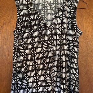Jones Studio Black & White Sleeveless V-Neck Graphic Print Top